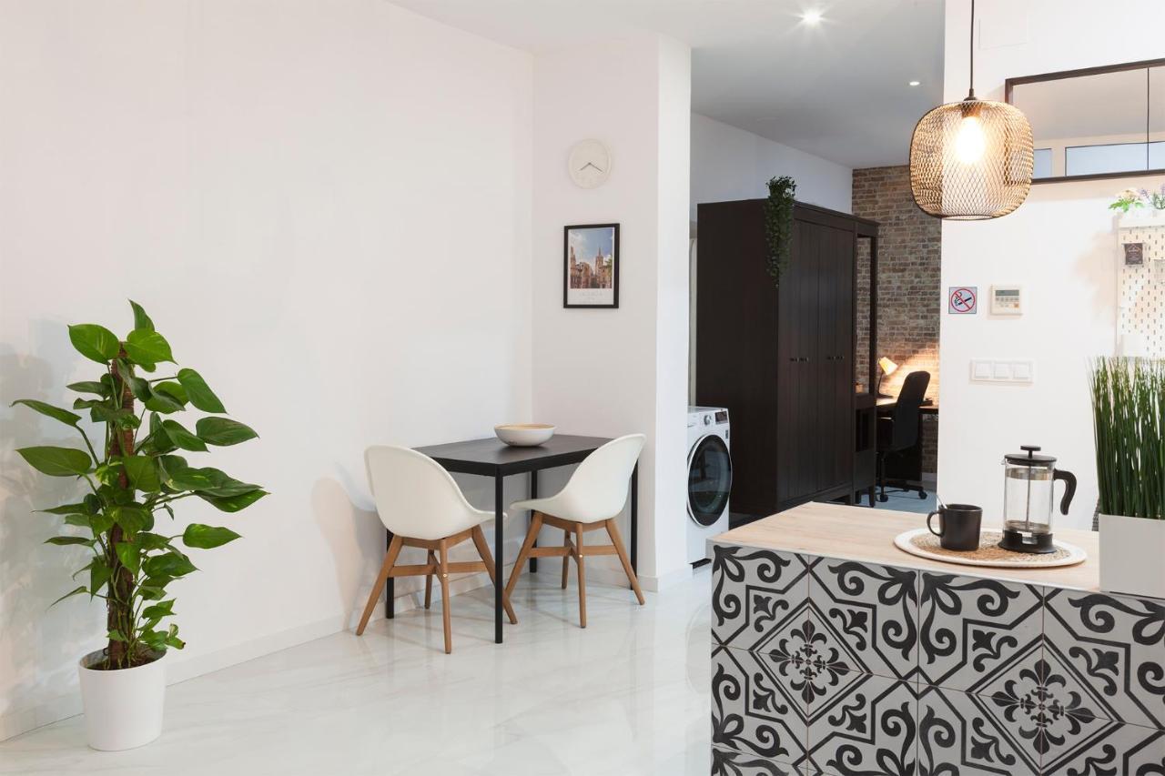Artistic Digital Retreat-Great Location Near Metro Apartment Valencia Exterior foto